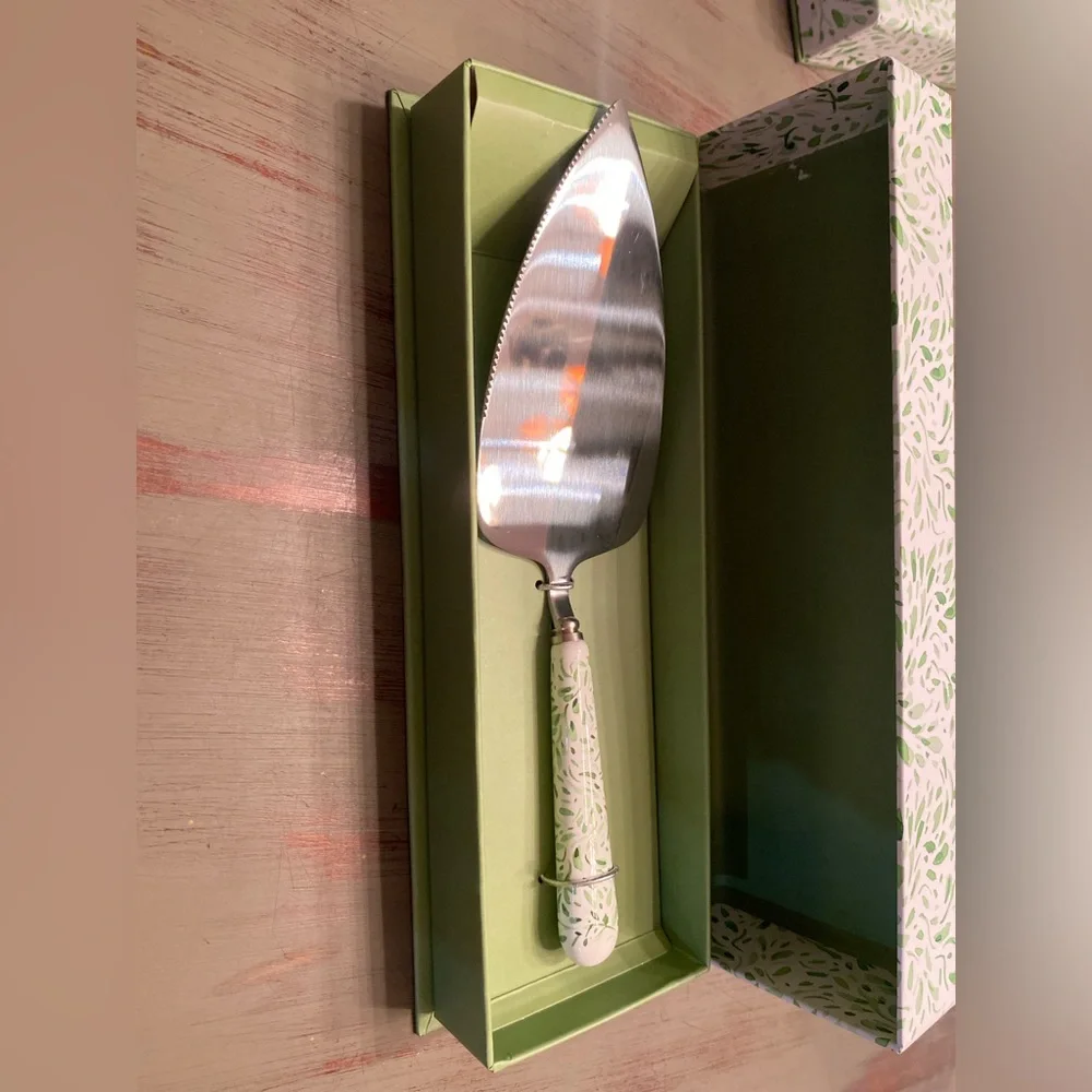 Grace Teaware cutlery cake serving knife  - Boxed Brand new - makes a great gift